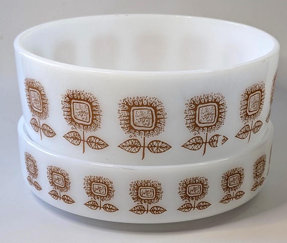 Vintage - Federal Glass - 2 bowls - ''Sunflower'' motifs - 8'' diameter each