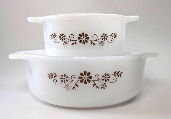 Vintage - Pyr-O-Rey - Plates Bowls - Round with handles - Milk Glass - Dynaware - set of 2