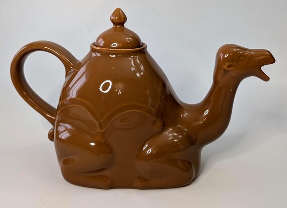 Vintage - Camel shaped Teapot - Brown - Ceramic - 11'' long