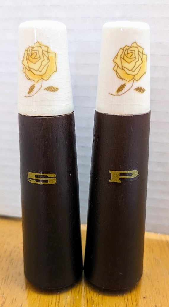 Vintage - Wooden Pepper Shakers Set with Porcelain Parts Engraved with Rose Gilding