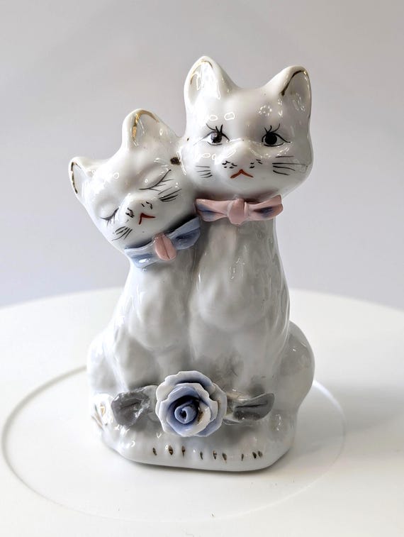Vintage Figurine of 2 White Cats with Porcelain Flower - 4''Tall