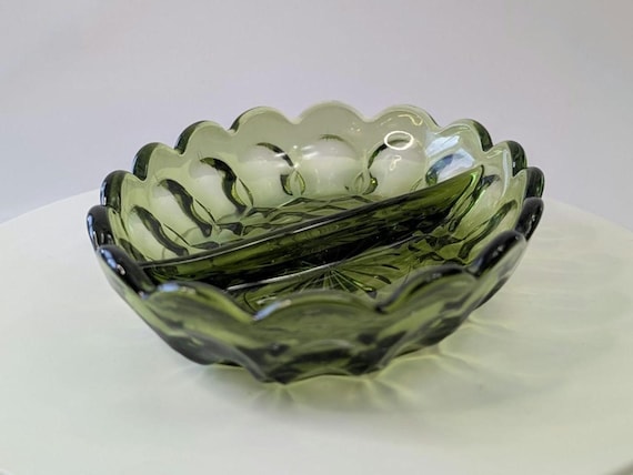 Vintage - Avocado Green Glass Oval Dish - 2 Sections - Indiana Glass Company - 7''long x 5''wide