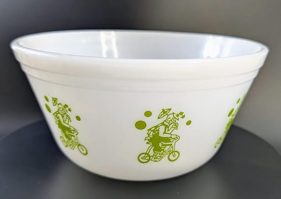 Vintage - Federal Glass - Green Clown Circus Bowl - Measures 7'' Diameter and Is 3.5'' Tall