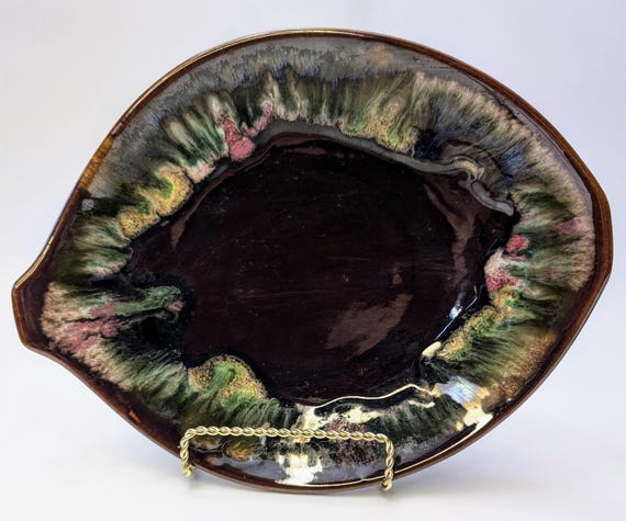 Vintage - Beautiful Decorative Pottery Dish by Beauce Pottery -11''long x 8.75'' wide x 1.75'' high