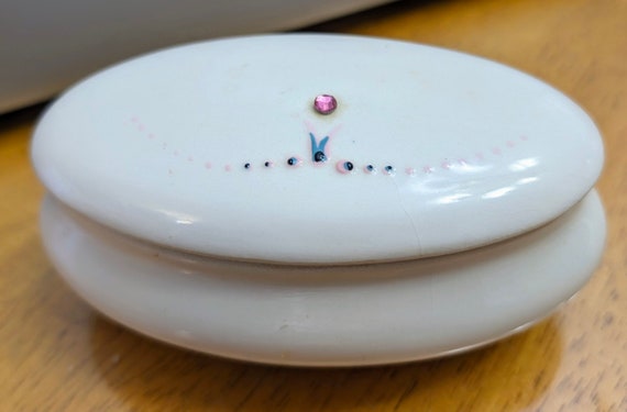 Vintage Jar with Lid / White little chest - 4.5'' long with Pink Stone on Lid