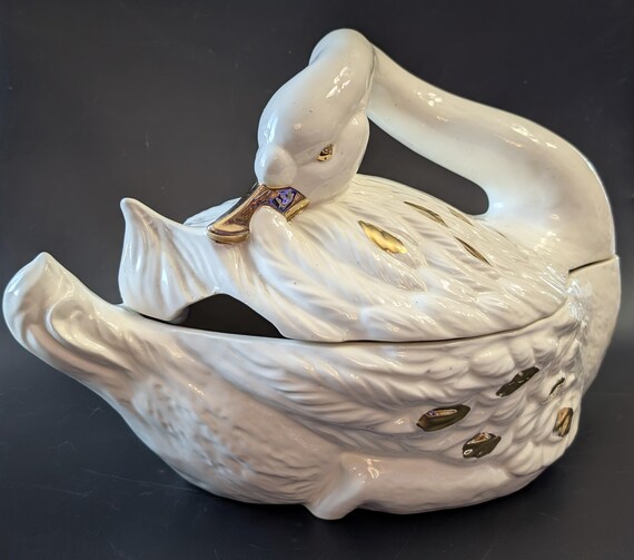 Vintage - Beautiful Swan - Centerpiece - Soup Tureen - Ceramic - 2 pcs - 16'' long
