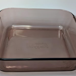 Fuente para hornear cuadrada vintage con forma de arándano - Pyrex marcada - Vidrio - Medidas: 8,25'' de largo x 8,25'' de ancho