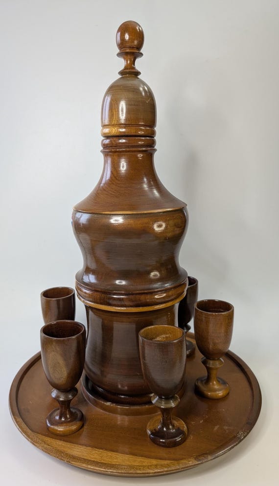 Vintage - Carafe / Decanter with 6 glasses and tray - in turned wood - 16'' high