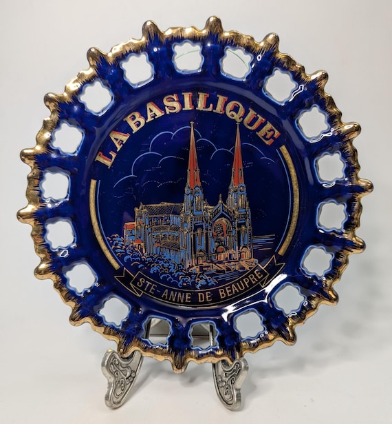 Vintage - Collectible Plate of Sainte-Anne-de-Beaupré Cathedral - with gilding - 8'' diameter