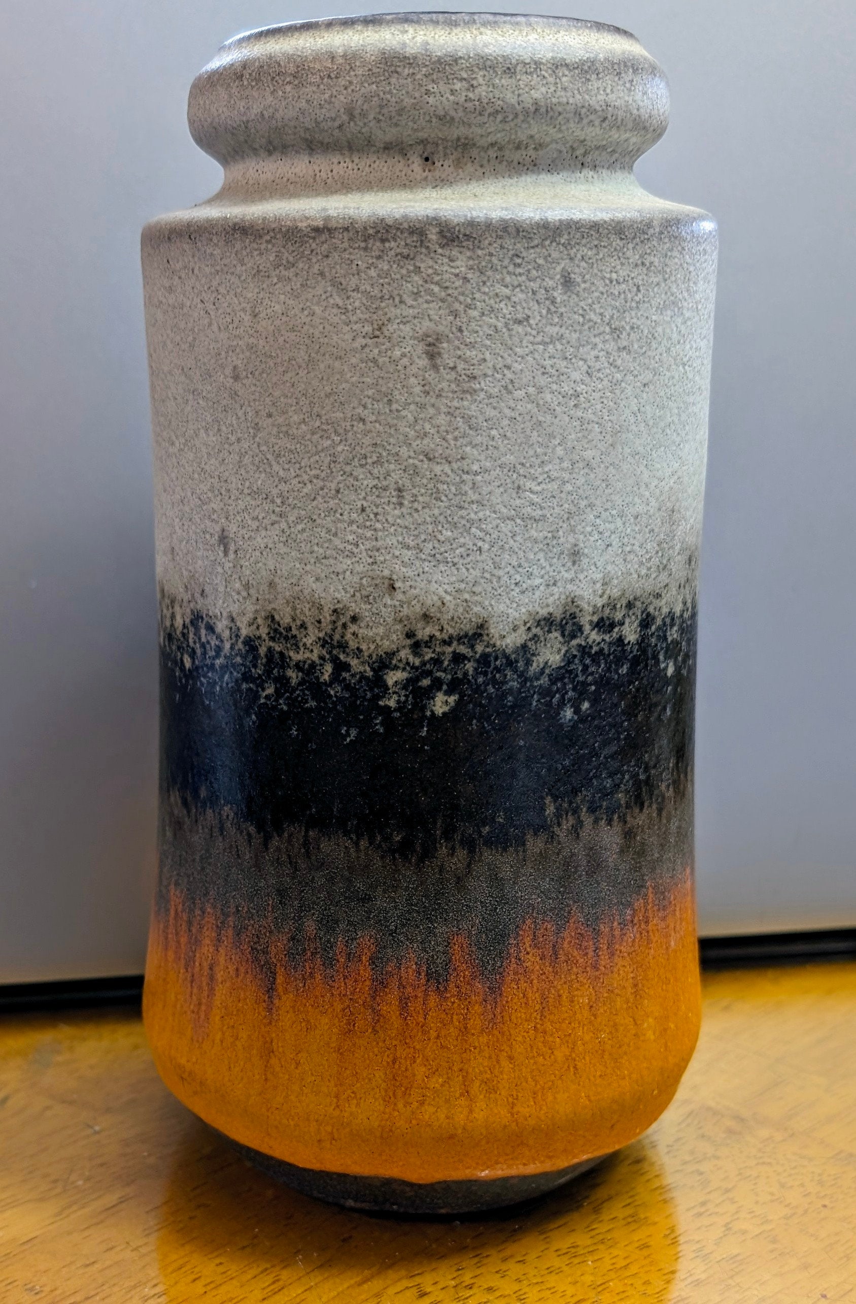 ヴィンテージの素晴らしいポット/花瓶。W.Germanyの刻印あり。高さ8