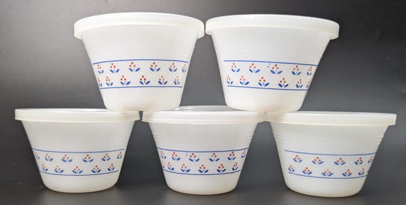 Vintage - Set of 5 bowls - Ramekins - red and blue pattern - with lids - marked Mexico - measures 2.25'' tall x 3.25'' diameter
