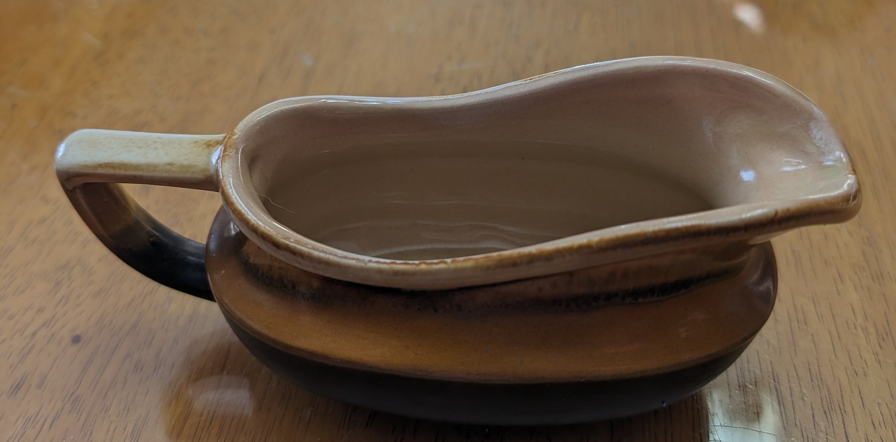 Vintage - Gravy Pot - Beauce Pottery, Canada - Beauceware - 6.5''long (16.25cm)