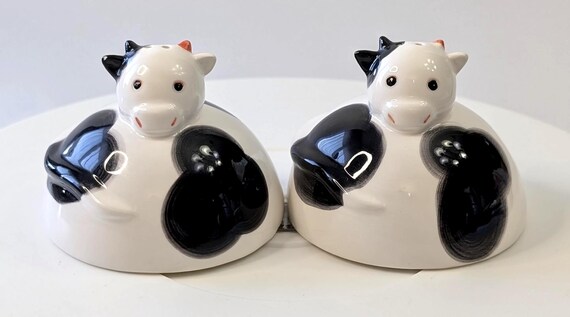 Salt and Pepper Shakers Set - Cow Shape - Measures 3'' Diameter