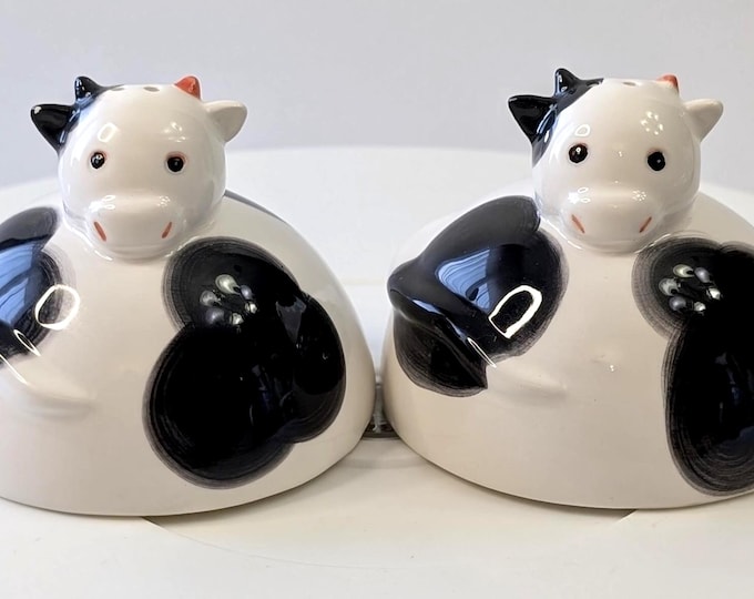 Salt and Pepper Shakers Set - Cow Shape - Measures 3'' Diameter