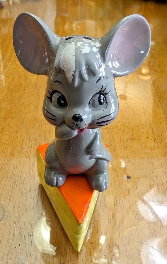 Vintage Salt and Pepper Shakers Set - Salt & Pepper - Mouse and Cheese
