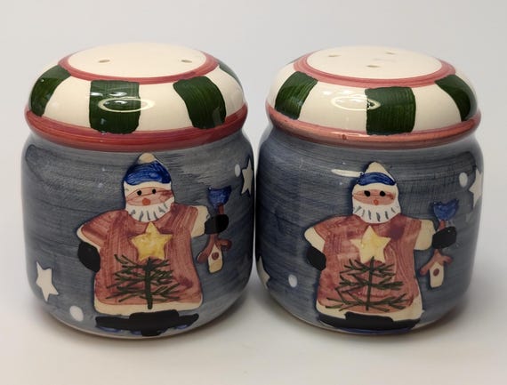 Lovely Salt & Pepper Shakers - Santa Claus - Christmas and Holidays