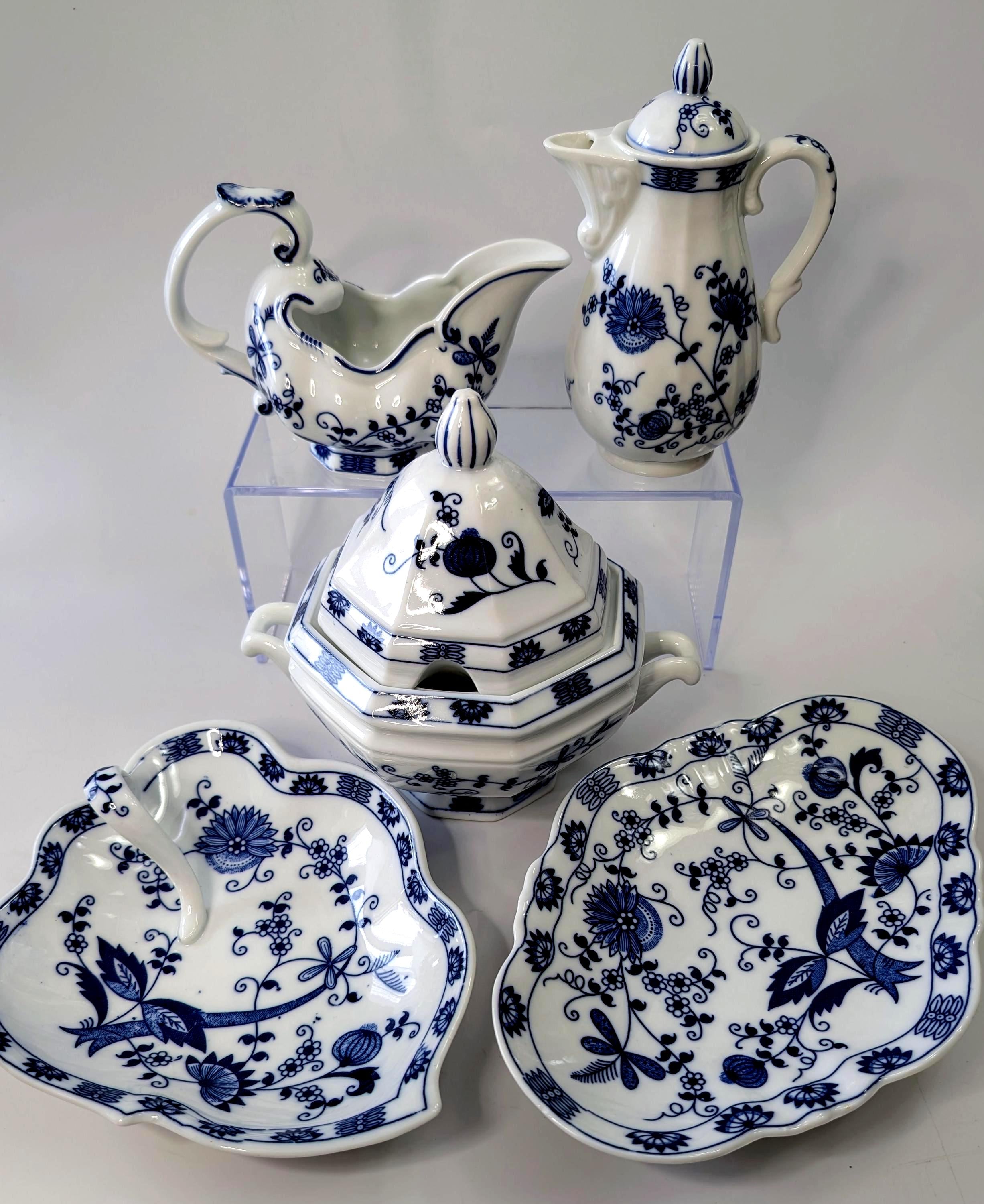 Superb Lot of 6 Pieces - Blue Onion - Vienna Woods - Fine China