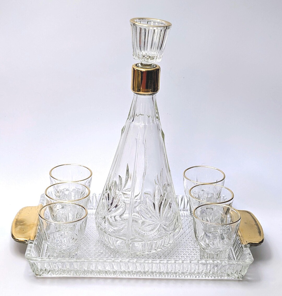 工芸品 MCM Decanter Vintage MCM Set Featuring a Decanter With Six Matching Glasses and