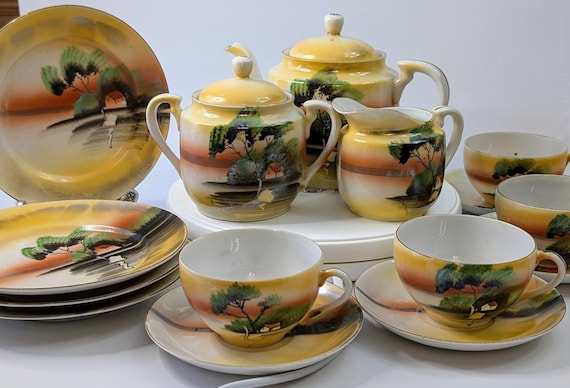 Vintage - Japanese Tea Set - Teapot - Milk and Sugar - 4 small plates - 4 saucers - Porcelain - Hand painted - 17 pcs