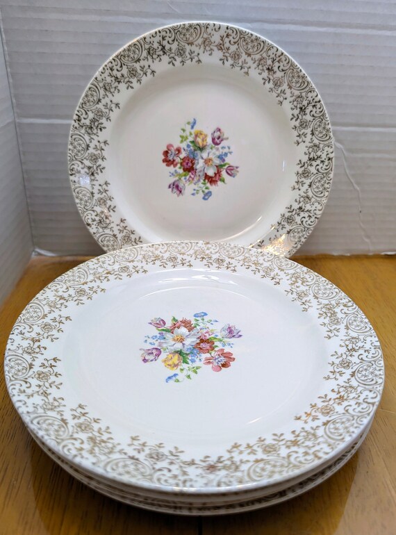 Vintage - Set of 5 plates from French Saxon China Company with 22k gilding - 7'' diam.