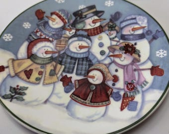 Beautiful Decorative Plates - Snowmen Pattern - Ceramic - 8''diameter