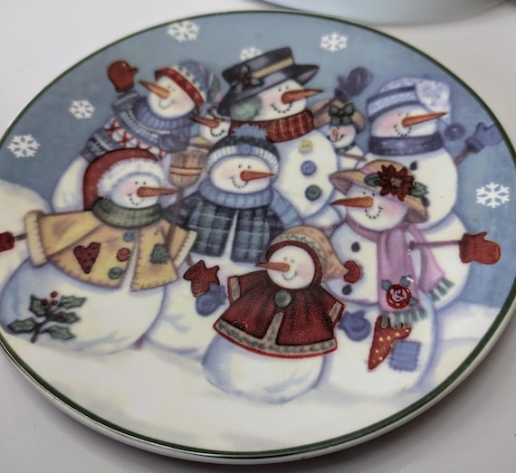 Beautiful Decorative Plates - Snowmen Pattern - Ceramic - 8''diameter