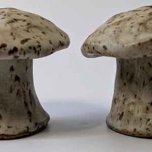 Vintage - Mushroom Salt & Pepper Shakers - handmade - 2.75&#39;&#39; high