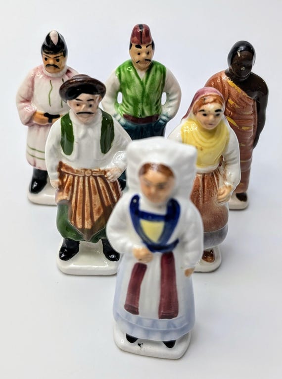 Lot of Small Vintage Porcelain Figurines - Japan - 3.75cm(1.5'')tall