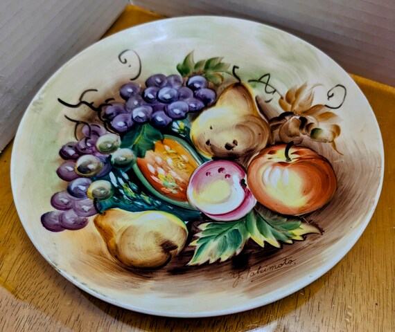 Vintage - Decorative Plate with Gilding and Fruit Drawing Hand Painted by Takimoto - 9"diam.