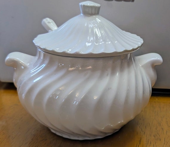 Vintage - Gravy Tree Marked Japan (3pcs) - White - Measures 6" Height x7" Width