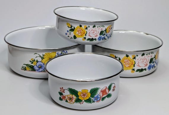 Vintage - Lot of Nesting Enamel Bowls - Flowers Pattern - Set of 4 - 6.5'' diameter the biggest