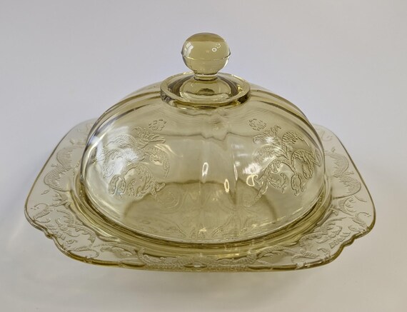 Vintage - Splendid Butter Dish / Cheese with Amber Glass Lid - by Federal Glass - 7''long x 7''wide x 4.5 tall