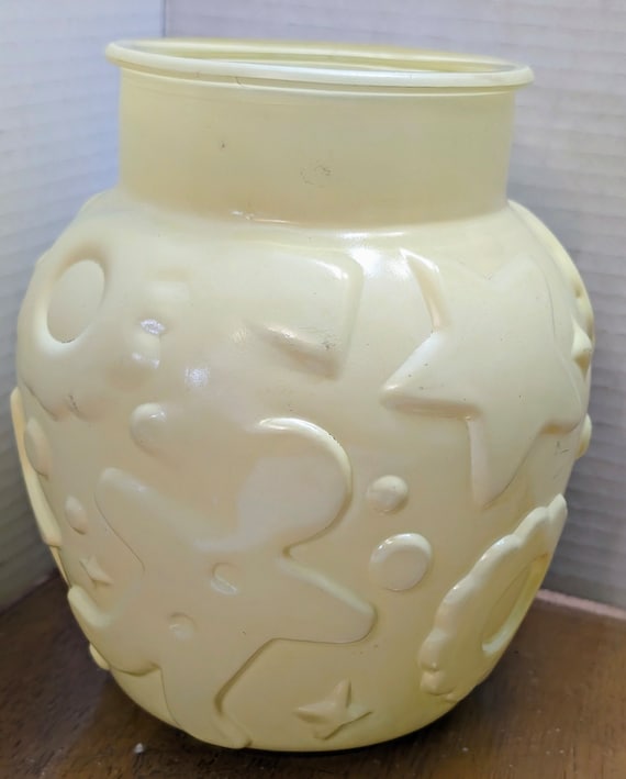 Vintage - Yellow Biscuit Jar by Hazel-Atlas Glass Company, gingerbread - 8" tall