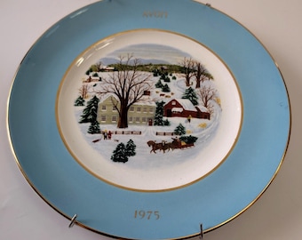 Vintage - Avon Porcelain Plate 1975 - Christmas Scene