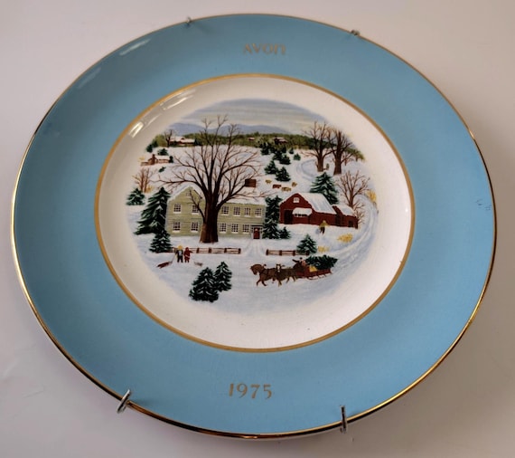 Vintage - Avon Porcelain Plate 1975 - Christmas Scene