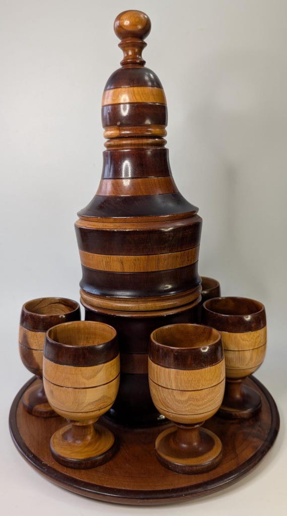 Vintage - Carafe / Decanter with 6 glasses and tray - in turned wood - 15'' high