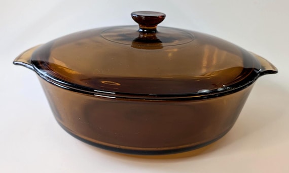 Vintage - Round dish with lid Anchor Hocking - measures 10'' diameter x 3'' h