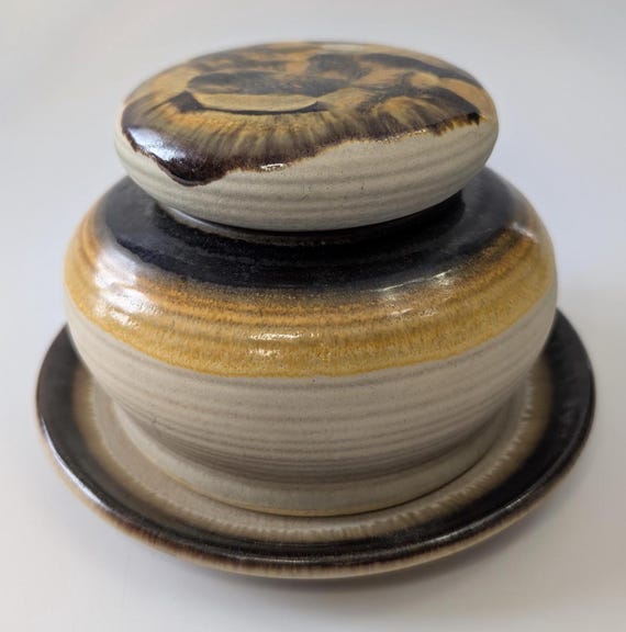 Vintage - Butter Dish - Beauceware - Beauce - Canada - 6.5"diameter