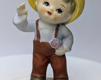 Vintage - figurine - Boy with red pants and yellow hat - porcelaine - 4.5''haut