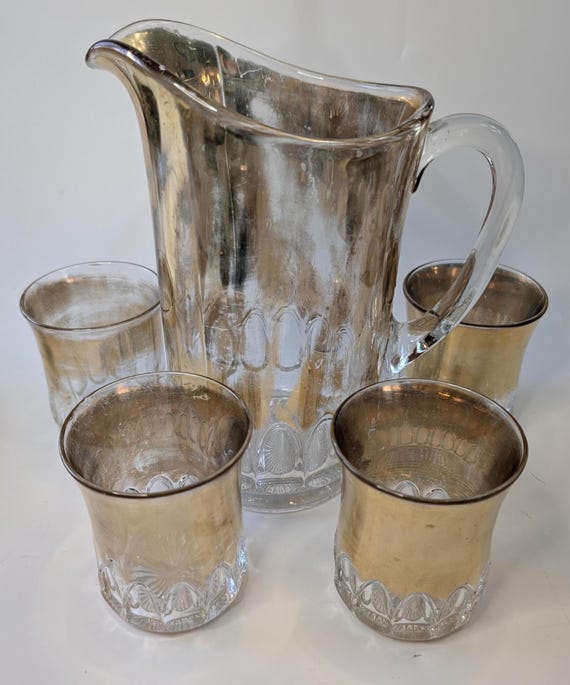 Vintage - Pitcher and its 6 Mugs - made of glass - Amber - pitcher measures 7'' high - Mug 5.5'' high
