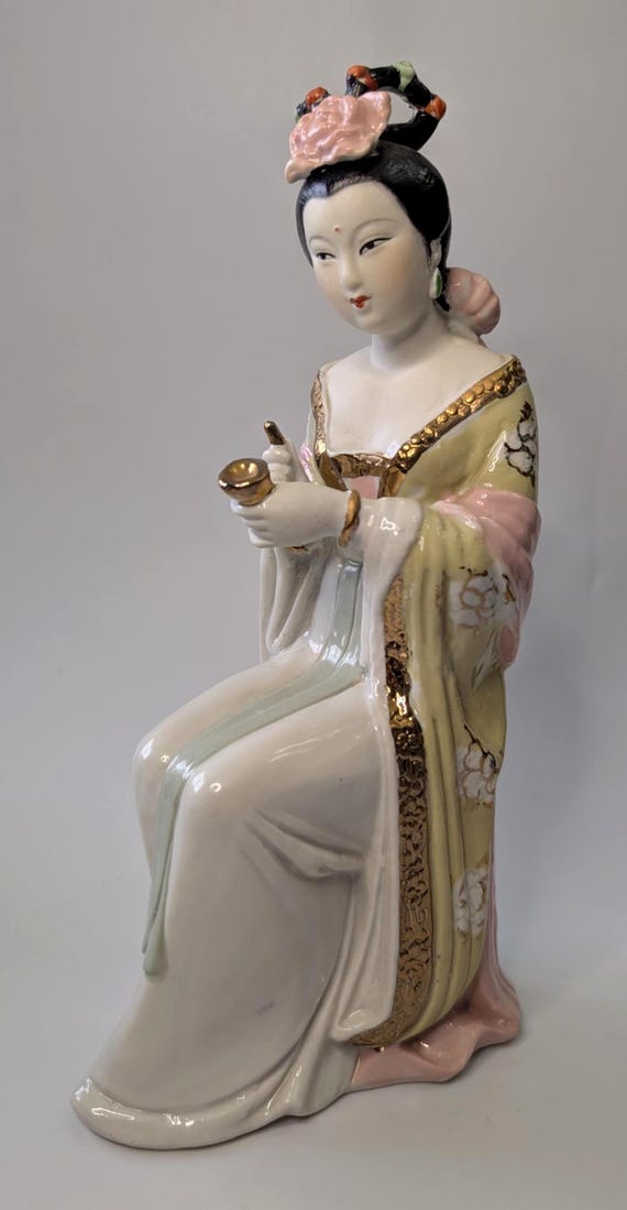 Vintage - Geisha - Chinese / Japanese musician in porcelain - pink yellow kimono - measures 9.75'' high