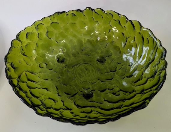 Vintage - Avocado Green Glass Bowl - Diamond Point Pattern - in excellent condition - 5'' diameter x 4.25'' high