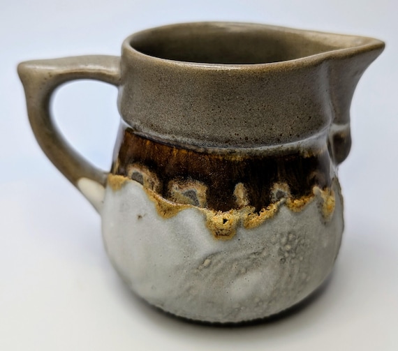 Vintage - Creamer / Creamer - Canada Pottery - 4''Tall and 3'' Diameter