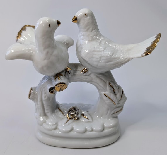 Vintage - Bird Couple Figurine - Porcelain and Gilt - Taiwan - 5''Tall x 5''Wide