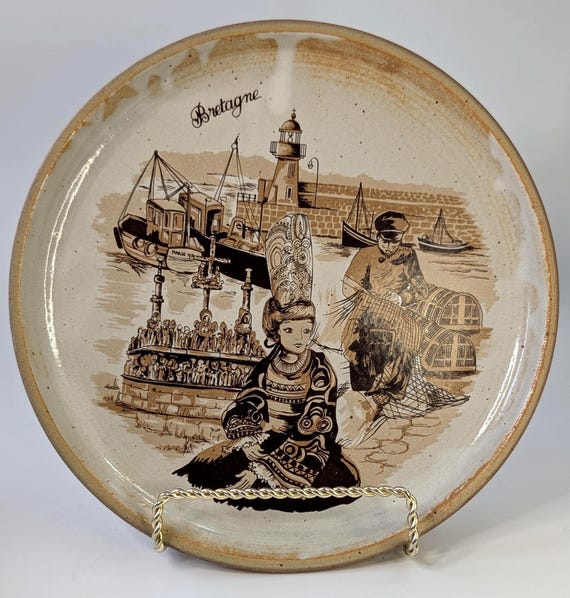 Vtg - Decorative Plate '' Bretagne '' - Vintage - potterie / earthenware - 9'' diameter