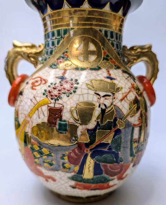 Vintage - Satsuma Moriage Vase - hand painted - with guilding - 9'' tall - 7'' diameter
