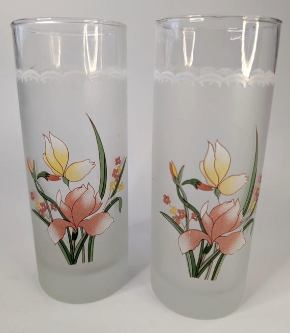 Vintage - Pair of Frosted glasses with flowers - Measures 6.75'' Tall