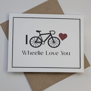 Carte de voeux drôle de vélo de jeu de mots, vierge à l'intérieur - « I Wheelie Love You » - Anniversaire, juste parce que - Carte pour toute personne avec enveloppe