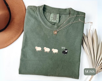 Comfort Colors Sheep T-shirt, Simple and Minimalistic Design, Unisex Garment-Dyed Tee, Perfect for Every Outfit, Mini Sheeps Shirt, Lamb
