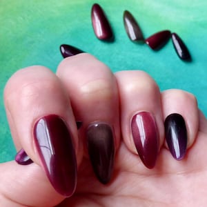 cat eye false nails metallic nails metallic colors gothic nails metallic nail polish fake nails gel nails false nails press on nails dnd gel